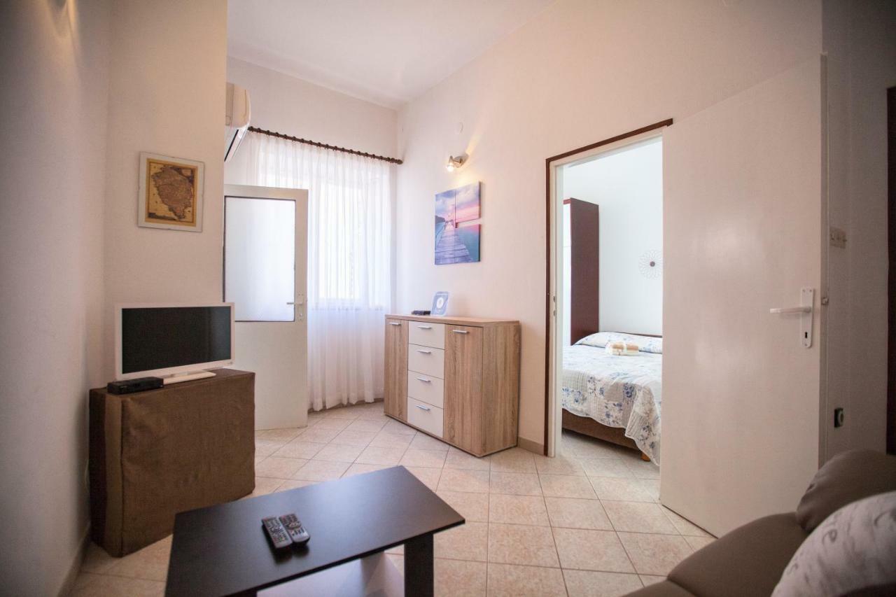Apartment Rosy Pula Exterior photo